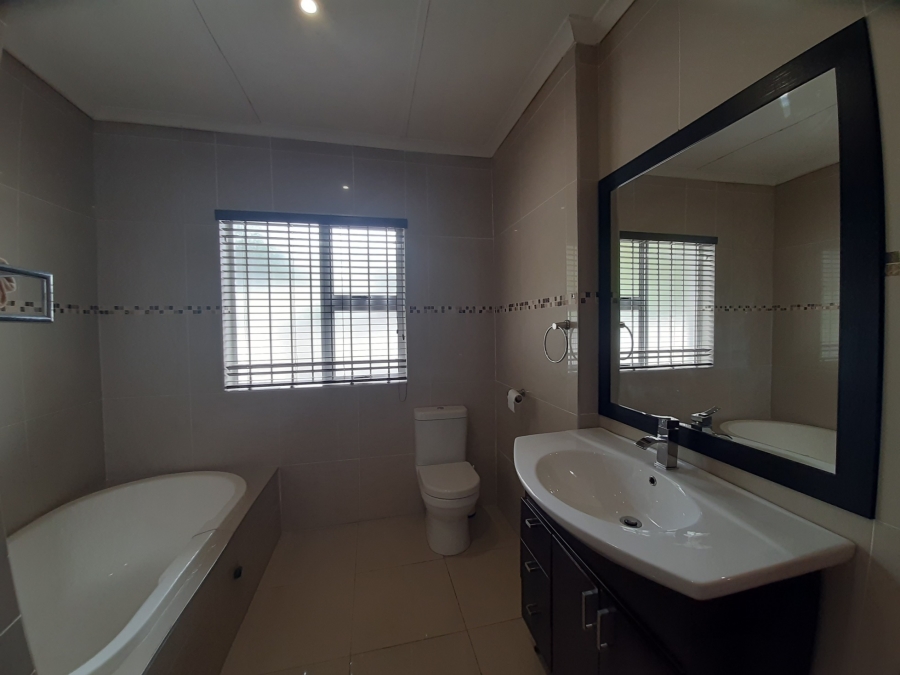 5 Bedroom Property for Sale in Nahoon Valley Park Eastern Cape